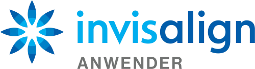 Invisalign Logo mit blauem Symbol und Schriftzug auf weißem Hintergrund